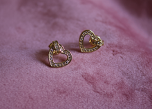 Cargar imagen en el visor de la galería, Heart - Stud Earring
