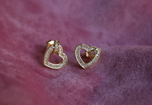 Cargar imagen en el visor de la galería, Heart - Stud Earring
