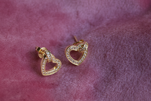 Cargar imagen en el visor de la galería, Heart - Stud Earring
