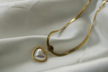 Cargar imagen en el visor de la galería, Heart Necklace
